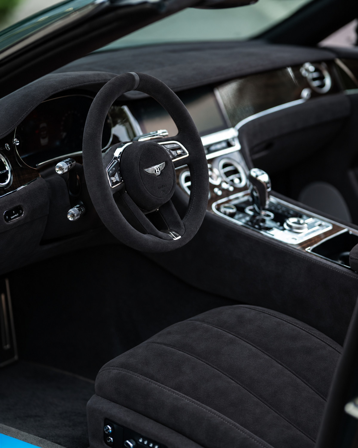 Alcantara Automotive — 9002 — Графіт — Фото в інтер’єрі
